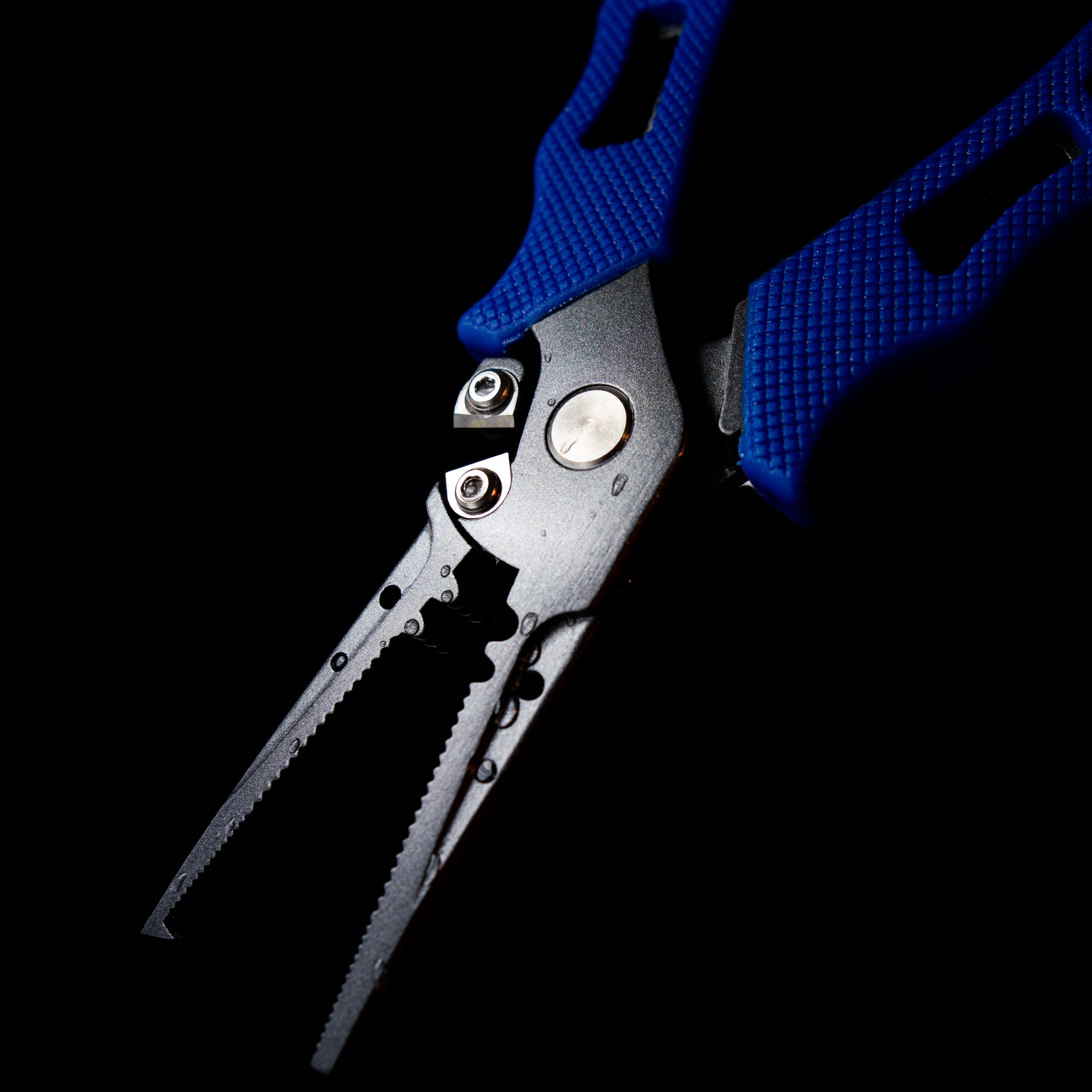 Mustad Stainless Steel Split Ring Pliers with Braid Cutting Function |  tools.com